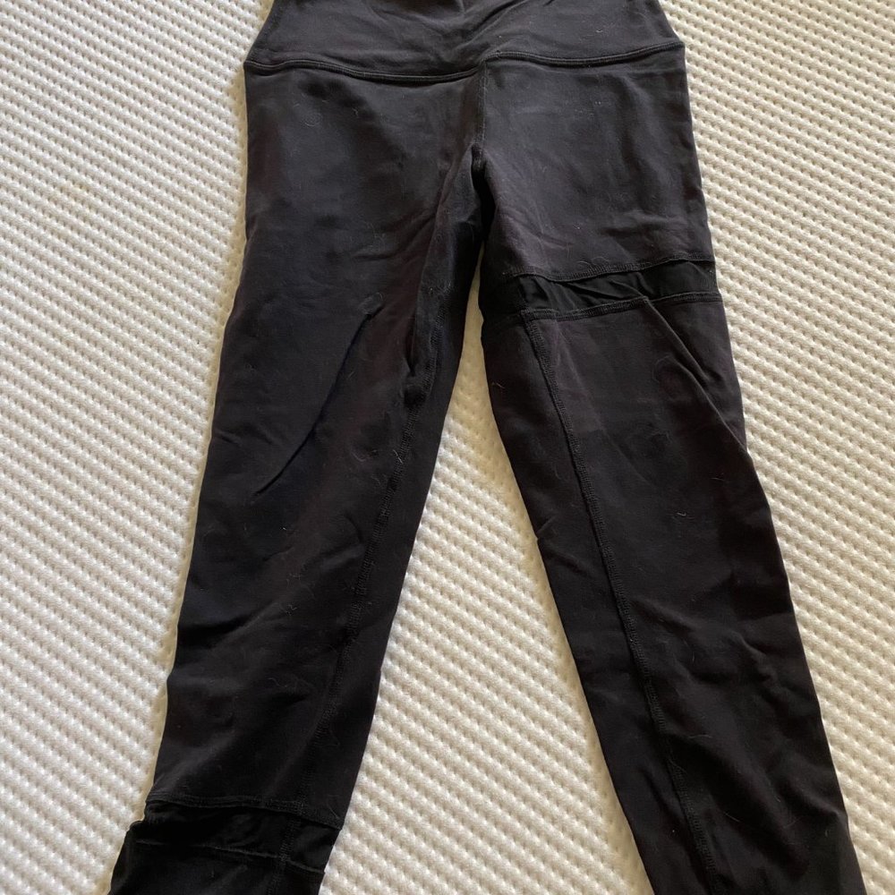 Alo Yoga High-Waist Spatial Capri Pants in Black (Small)